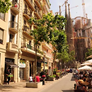 https://gaudi-sagrada-familia.topbarcelonahotels.com